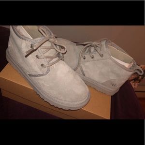 Grey neumel UGG